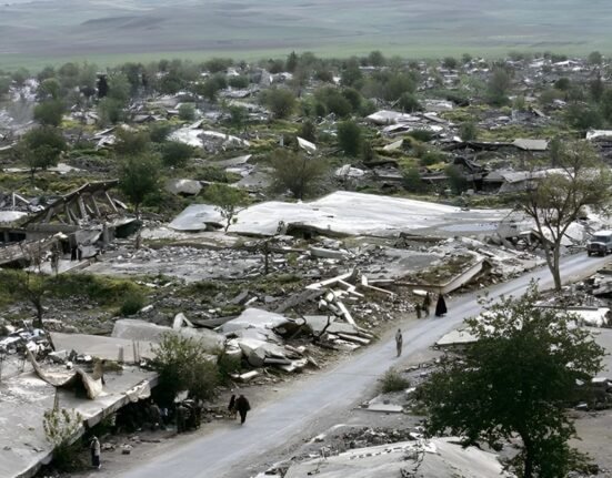 بۆردومانکردنی قەڵادزێ (١٩٧٤) کۆمەڵکوژی و ڕاگواستن